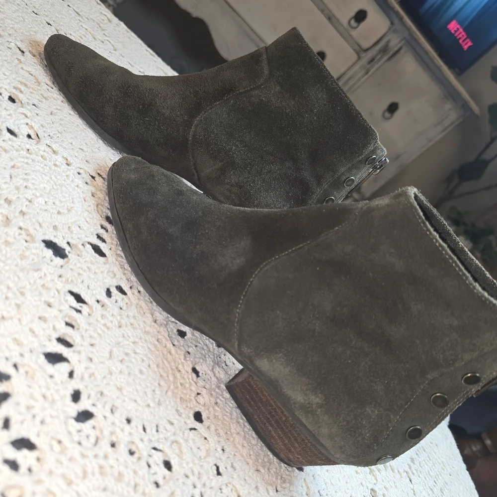 Vince Camuto, Green Leather Zipper Booties, Womens Boots 8